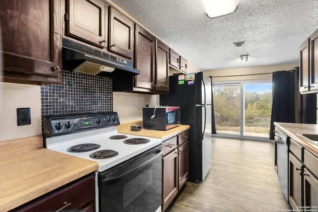 a kitchen that has a stove and a table