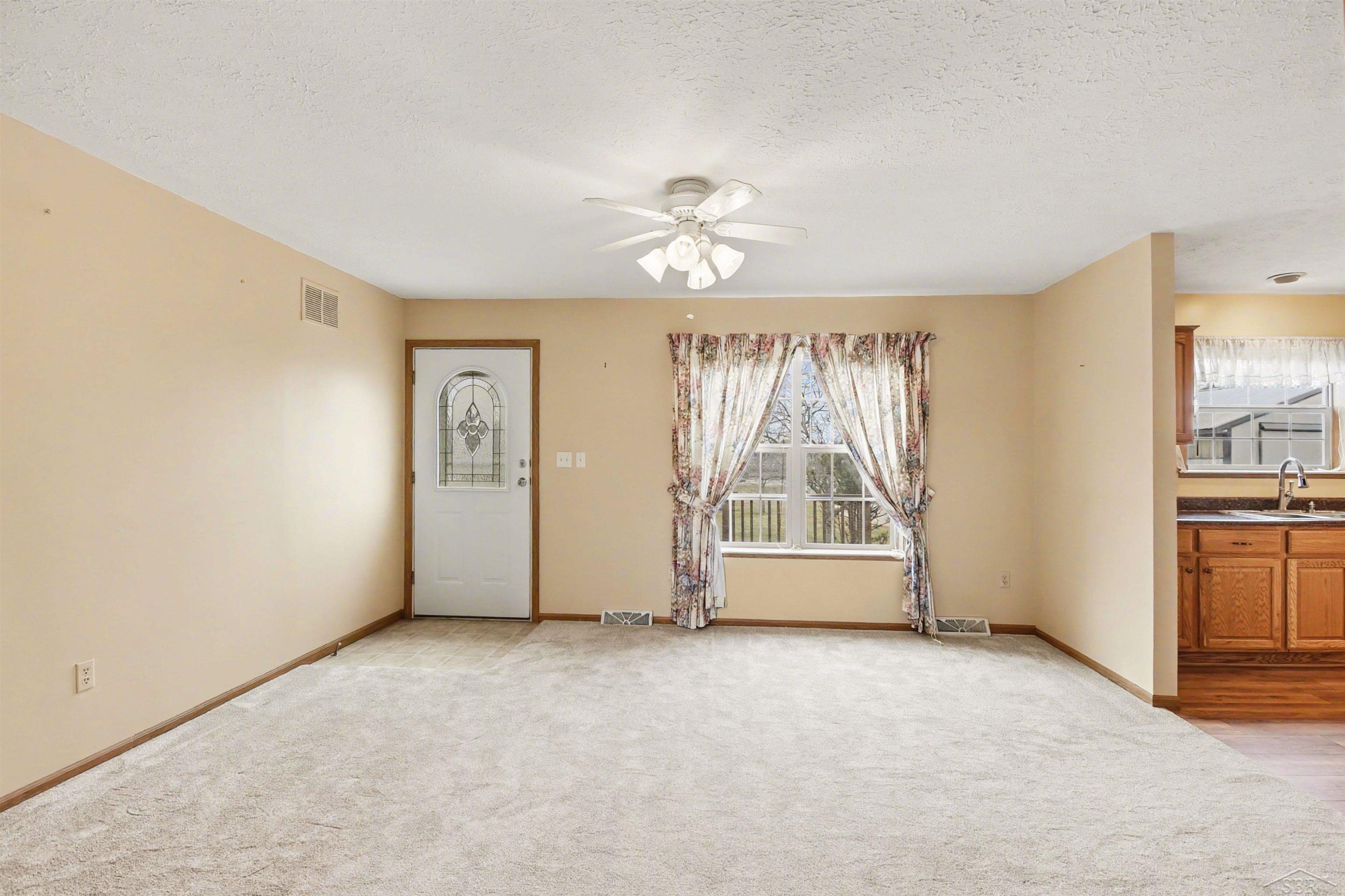 25 East Highwood Road Gladwin, MI 48624 - Photo 3 of 29