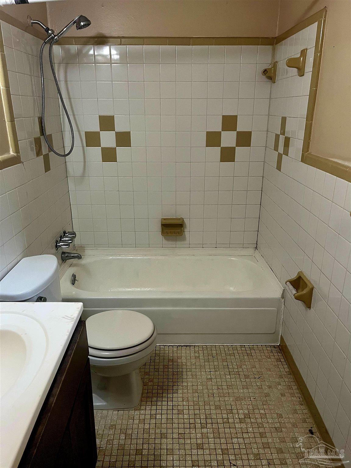 671 East Olive Road, Unit 9 Pensacola, FL 32514 - Photo 2 of 5