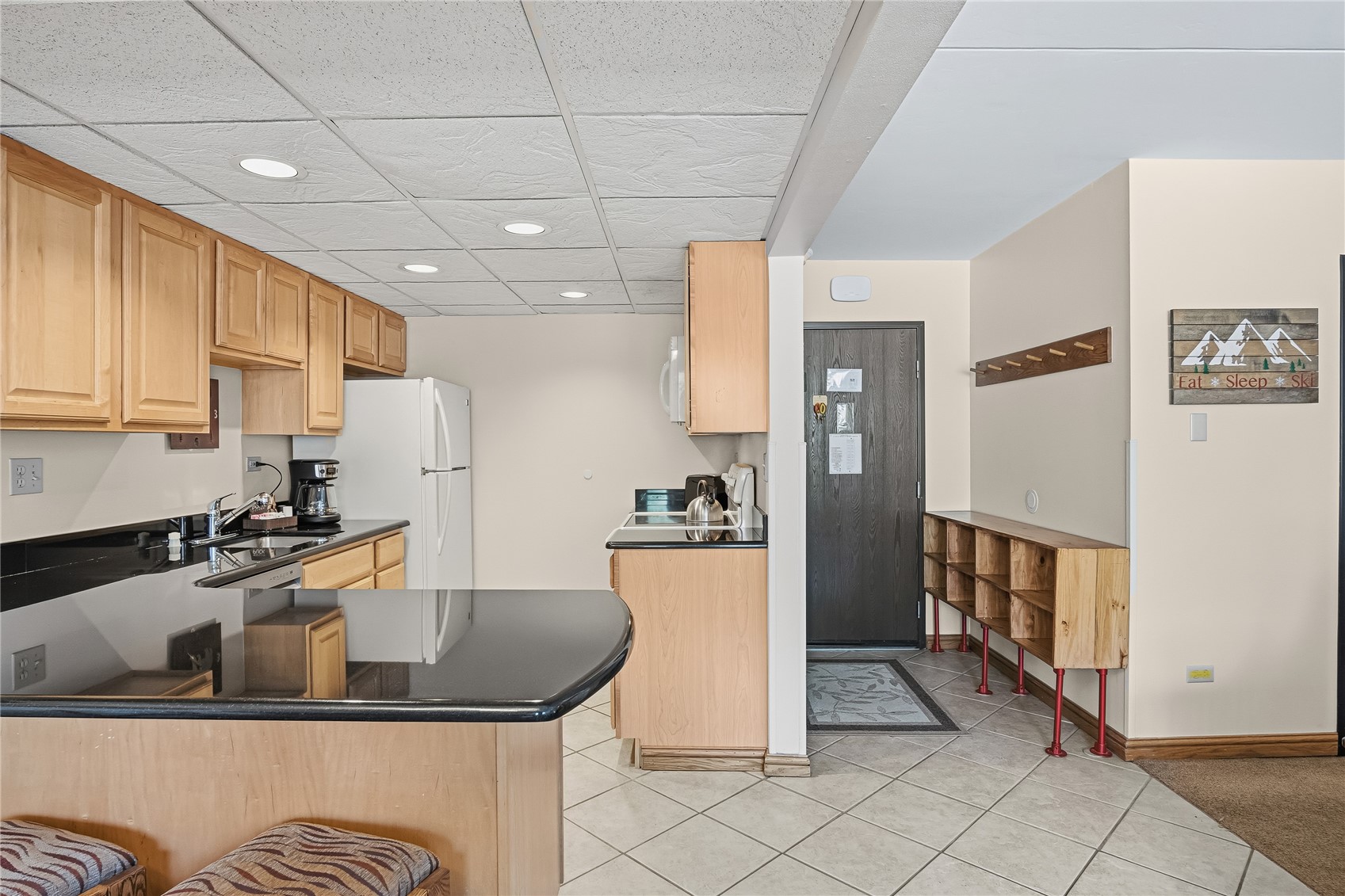 631 Village Road, Unit 32400 Breckenridge, CO 80424 - Photo 16 of 50 Kitchen & Entry