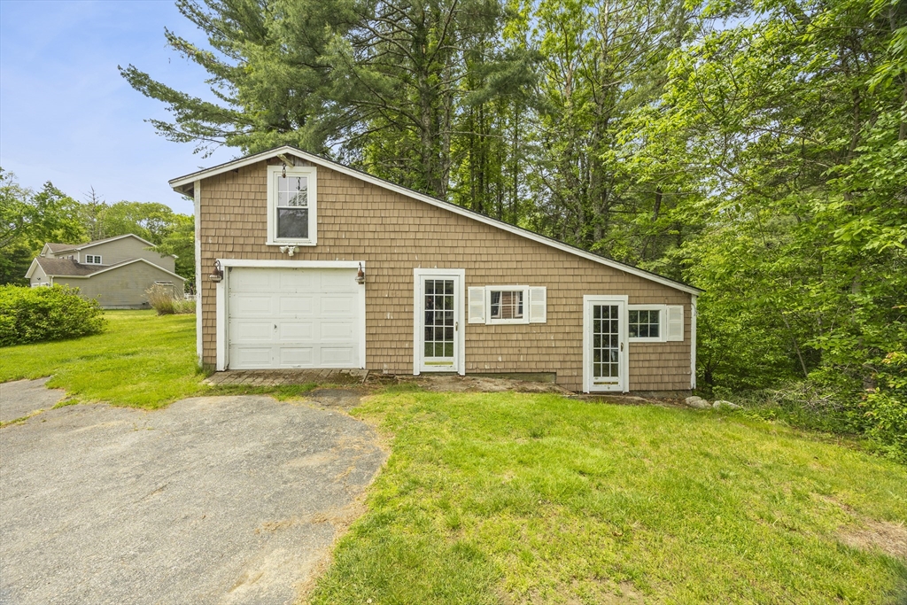 955 Middle Road Acushnet, MA 02743 - Photo 4 of 26