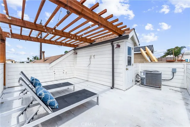 $9,500 | 208 Indianapolis Avenue, Huntington Beach, CA 92648