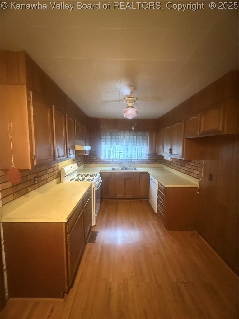 574 Churchill Road Seth, WV 25181 - Photo 10 of 30 Gallery Image 10