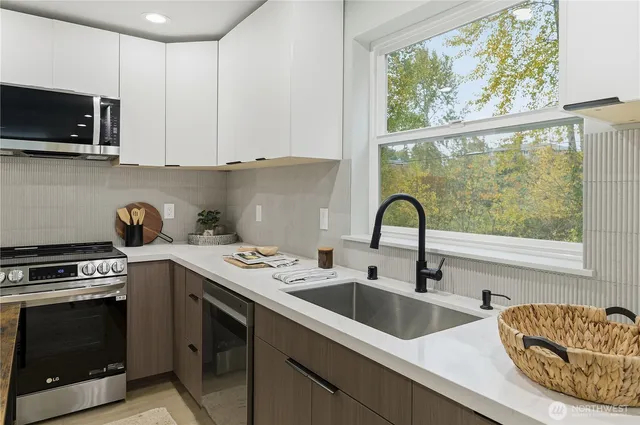 $575,000 | 11831 59th Avenue South, Unit A, Seattle, WA 98178