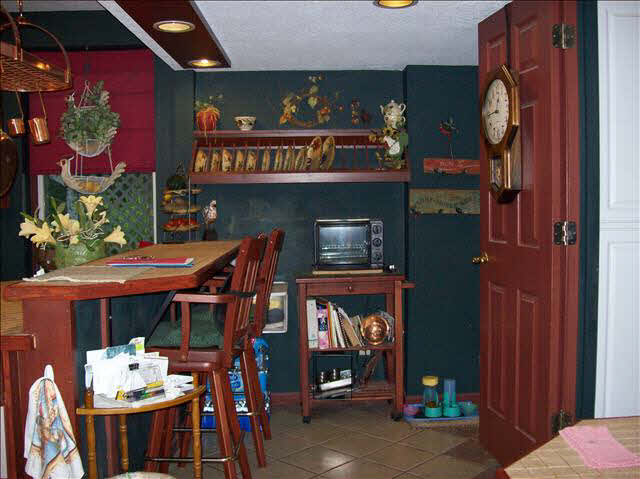 8125 Douglas Road Lambertville, MI 48144 - Photo 5 of 20 Bar in kithchen