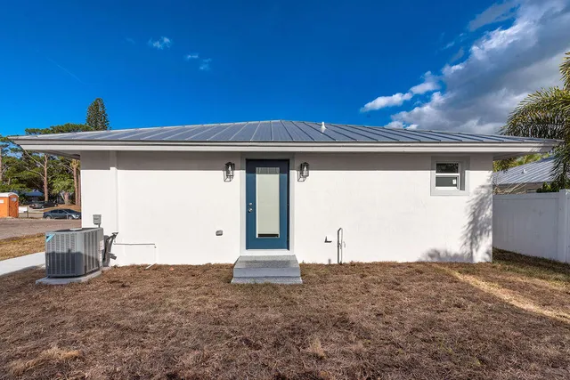 $2,700 | 3244 Jefferson Street, Stuart, FL 34997