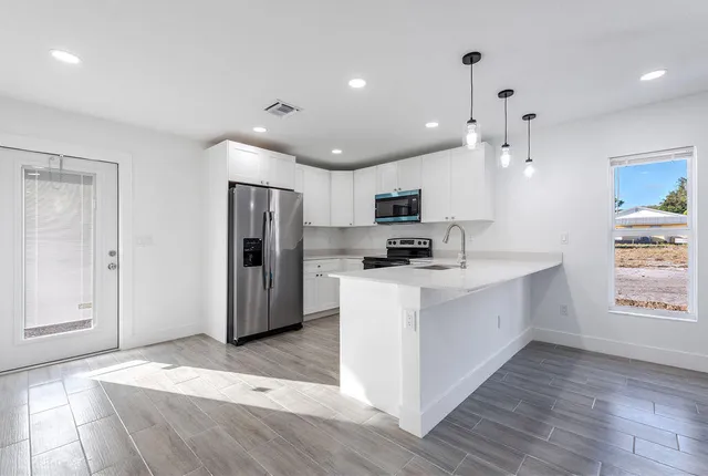 $2,700 | 3244 Jefferson Street, Stuart, FL 34997