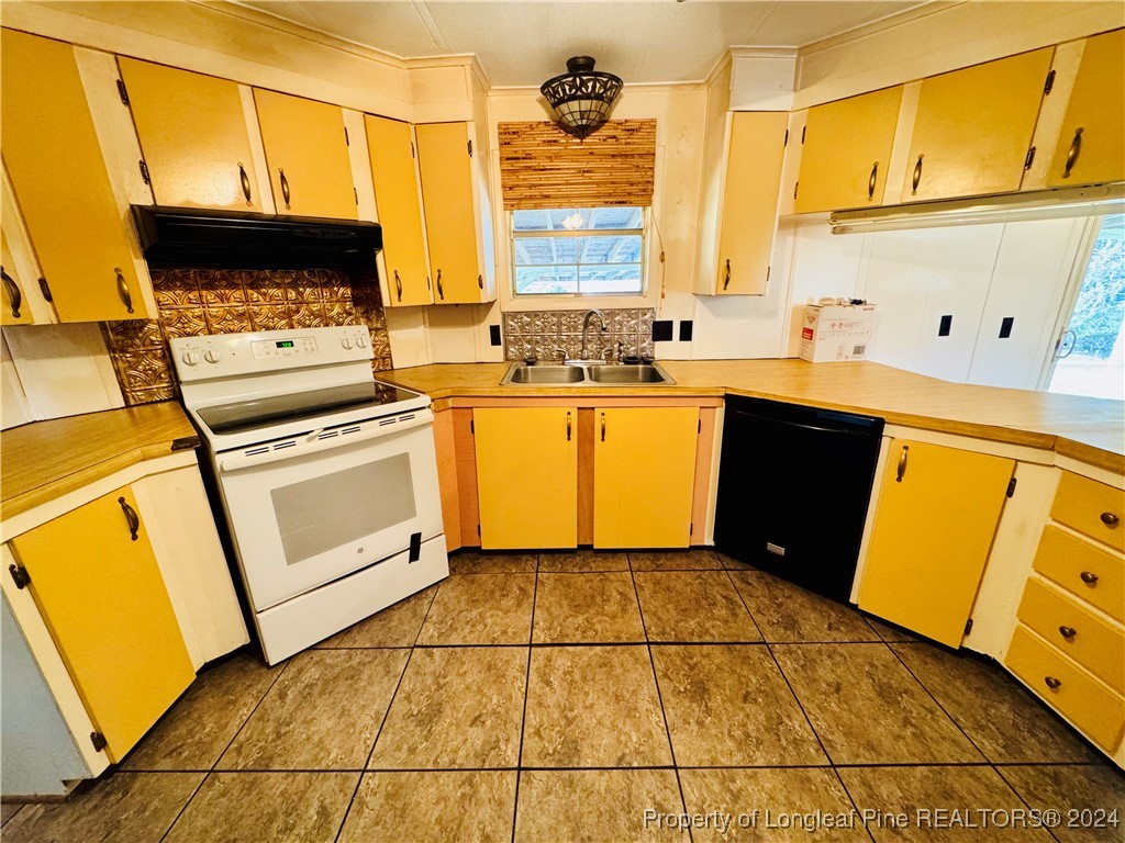 727 Rice Road Lumberton, NC 28358 - Photo 12 of 38