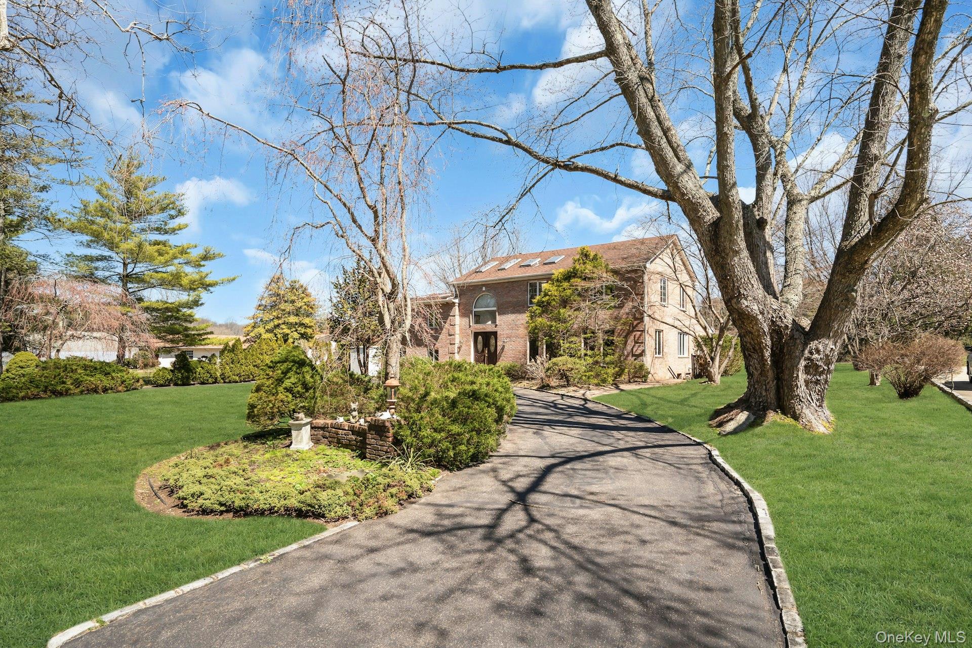 12 Bagatelle Road Dix Hills, NY 11746 - Photo 2 of 48 a view of a garden with a fountain
