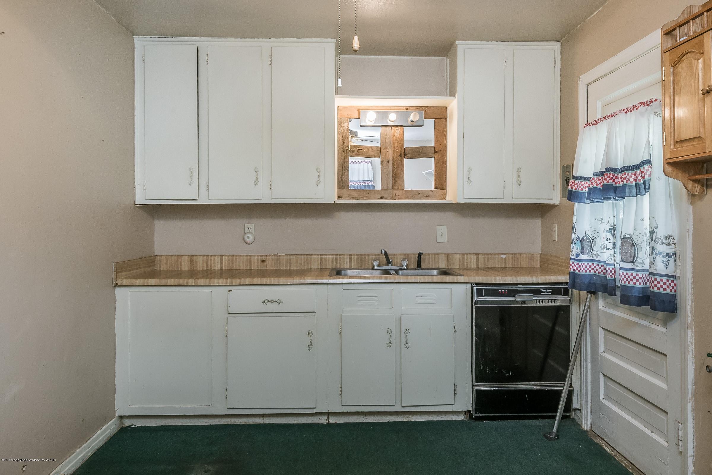 529 Southwest 45th Avenue Amarillo, TX 79110 - Photo 6 of 16 006_Kitchen-2