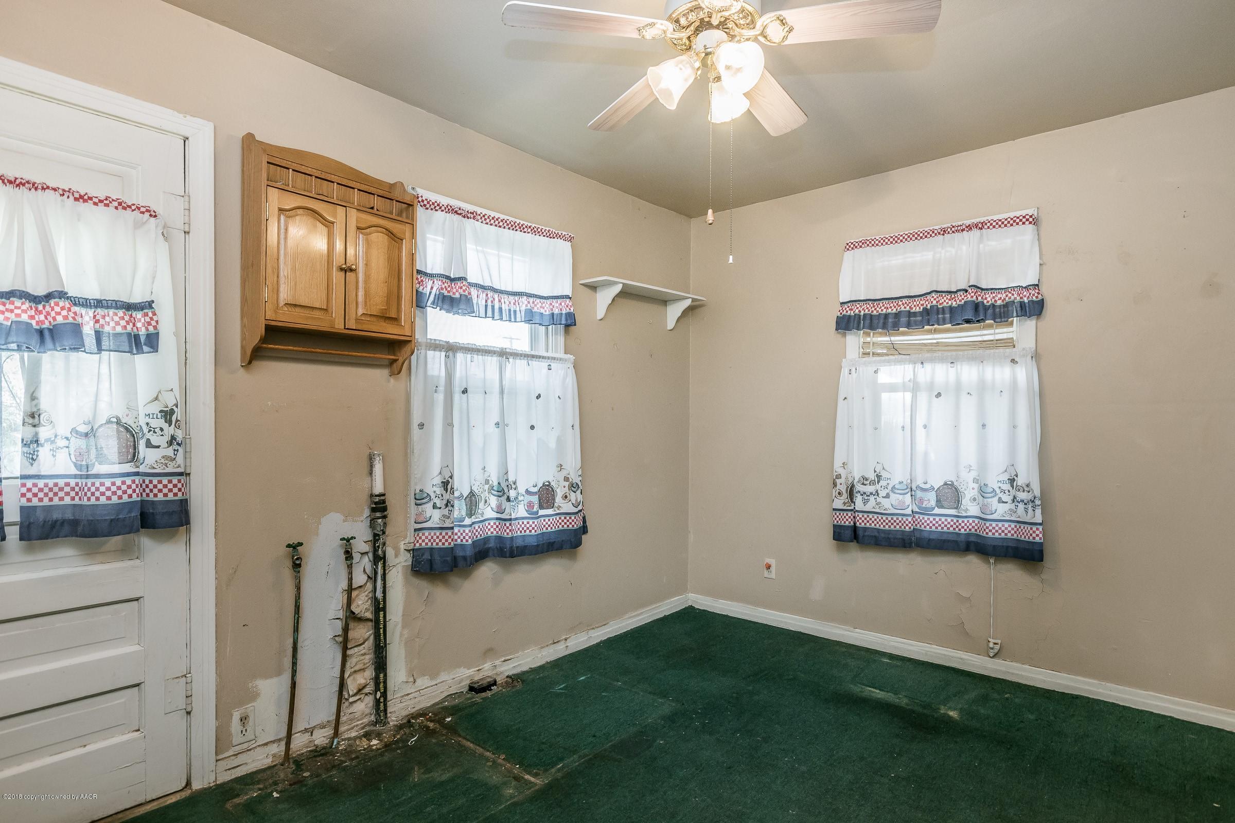 529 Southwest 45th Avenue Amarillo, TX 79110 - Photo 7 of 16 007_Kitchen-3
