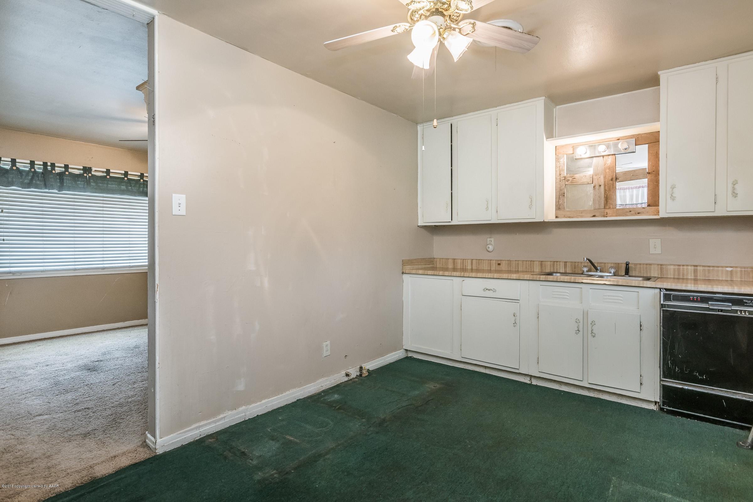 529 Southwest 45th Avenue Amarillo, TX 79110 - Photo 8 of 16 008_Kitchen-4