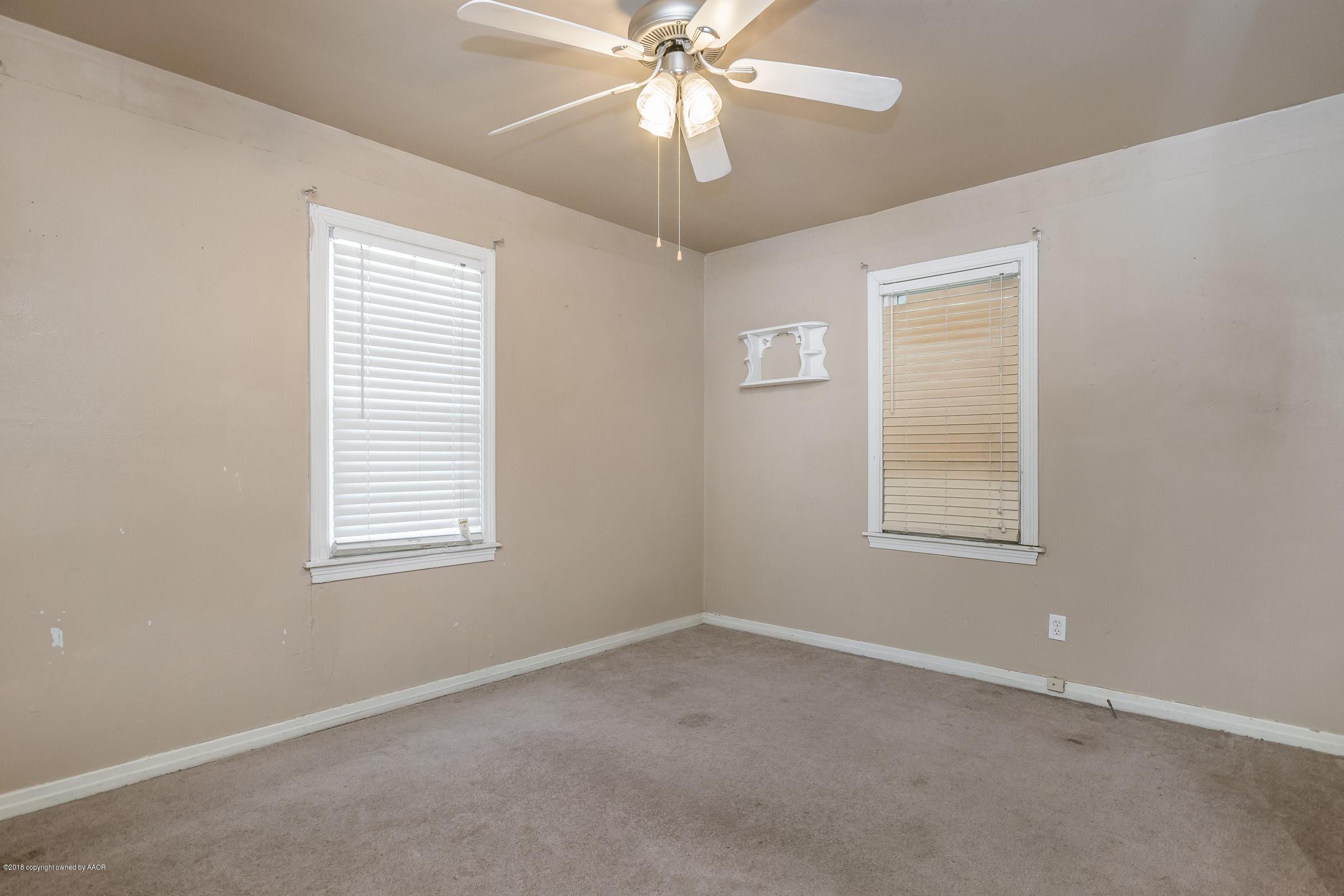 529 Southwest 45th Avenue Amarillo, TX 79110 - Photo 9 of 16 009_1st Bedroom