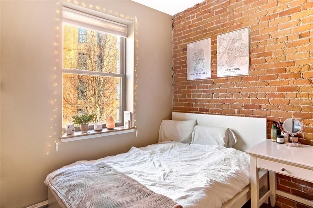 28 Symphony Road, Unit 3 Boston, MA 02115 - Photo 8 of 13 a bedroom with a bed and a window