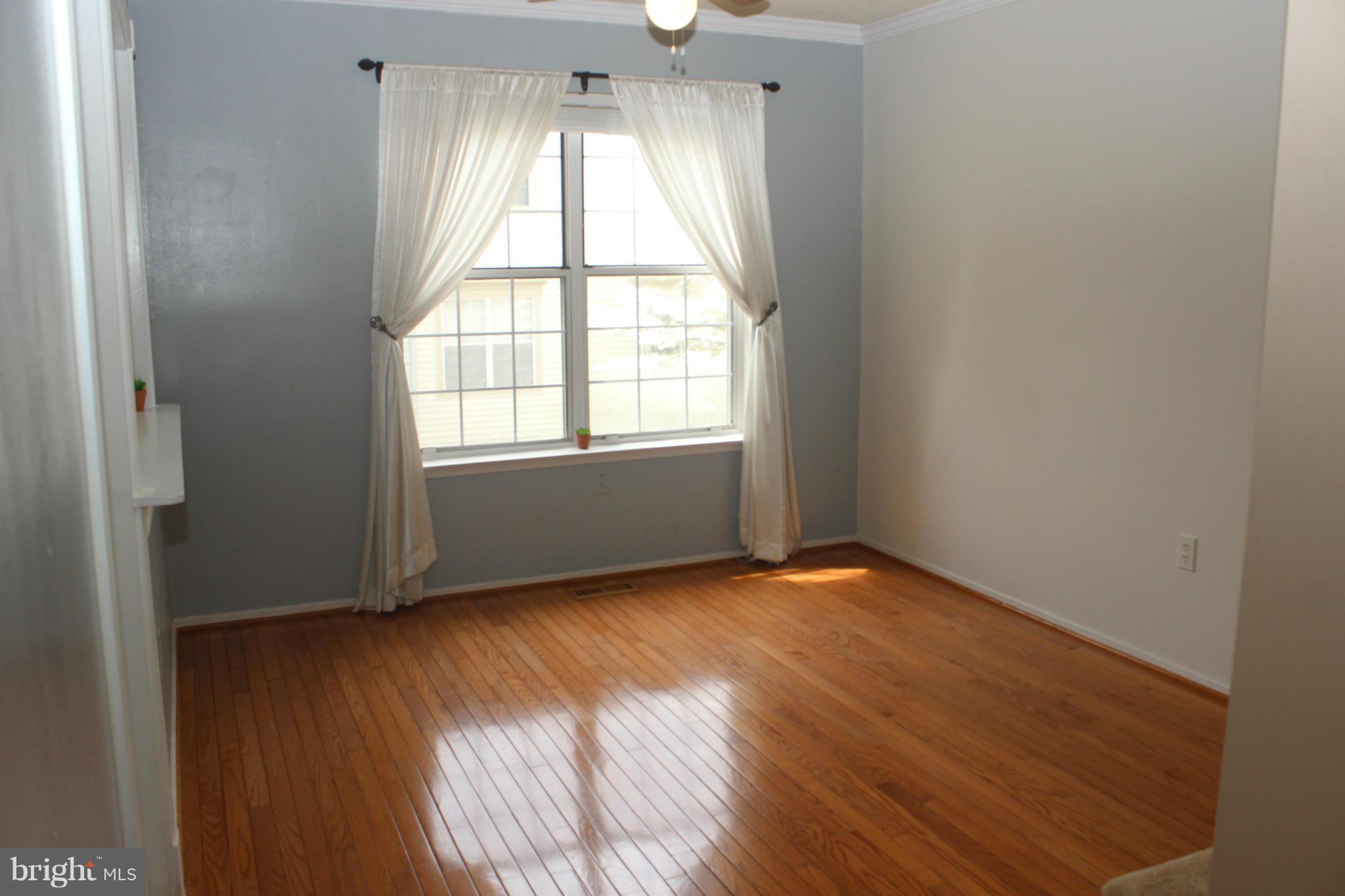 2359 Hunters Square Court Reston, VA 20191 - Photo 5 of 23 Living Room