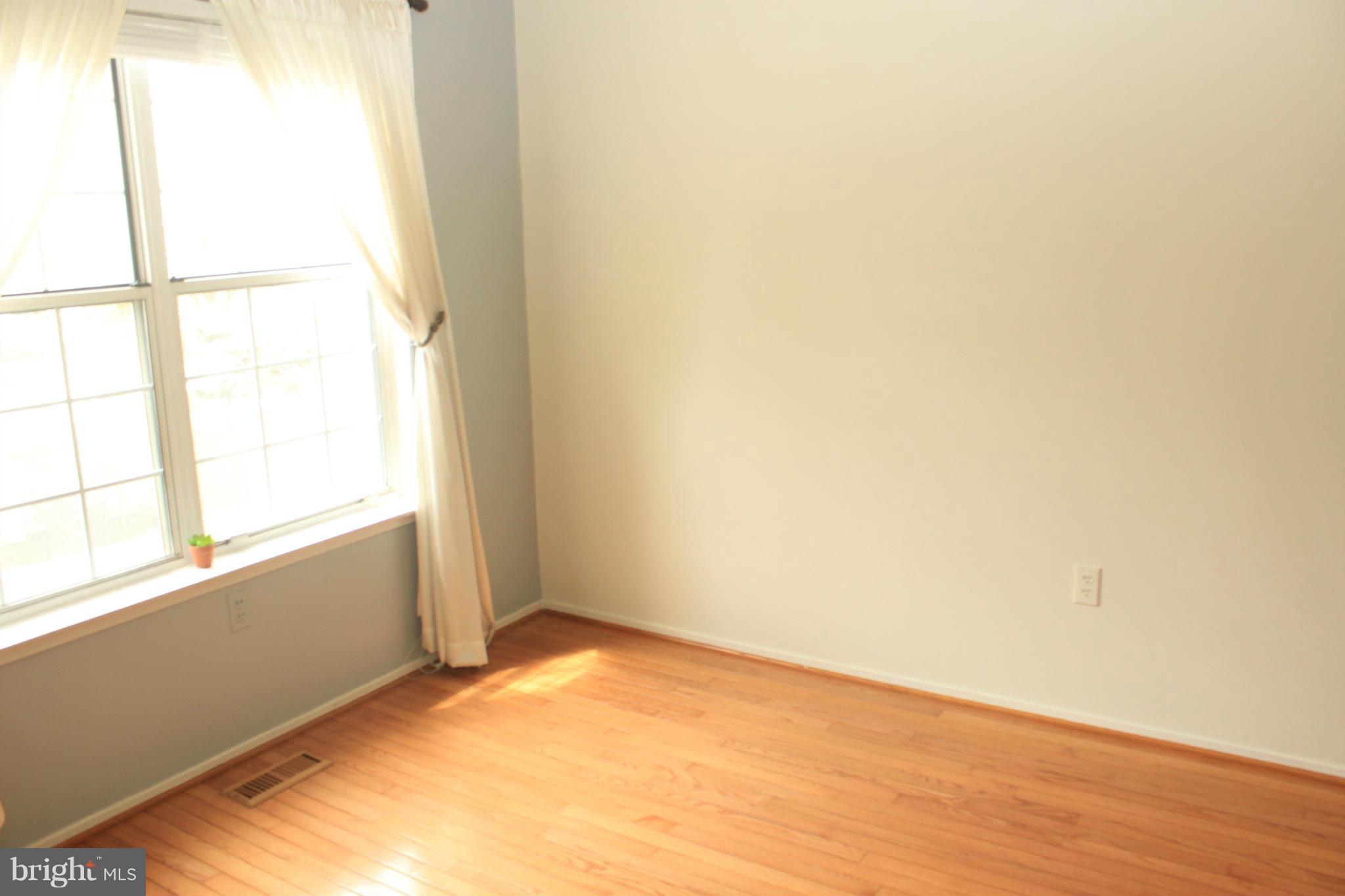 2359 Hunters Square Court Reston, VA 20191 - Photo 7 of 23 Living Room