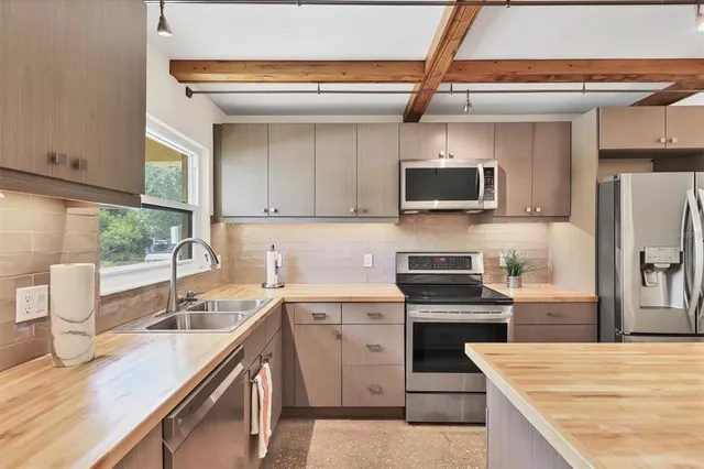 $349,000 | 1650 Pine Tree Lane, Unit 105, Sarasota, FL 34236