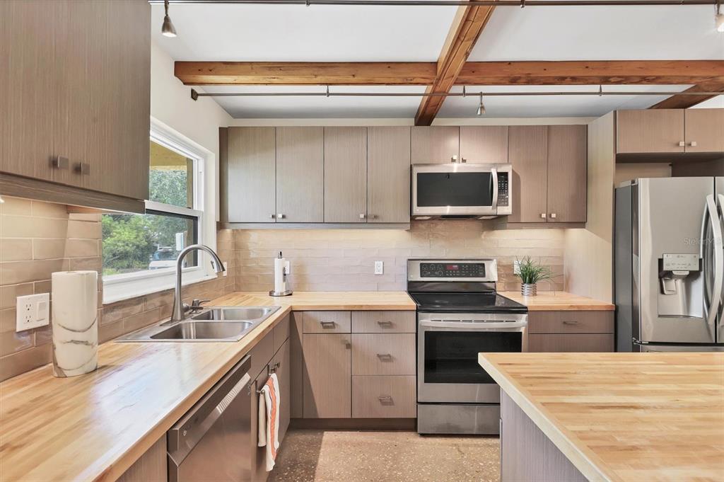 1650 Pine Tree Lane, Unit 105 Sarasota, FL 34236 - Photo 11 of 29