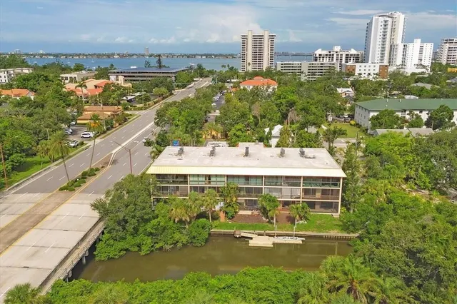 $349,000 | 1650 Pine Tree Lane, Unit 105, Sarasota, FL 34236