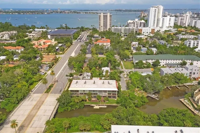 $349,000 | 1650 Pine Tree Lane, Unit 105, Sarasota, FL 34236