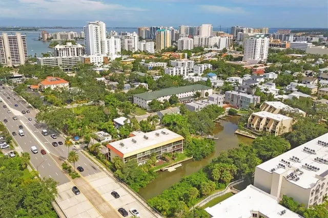 $349,000 | 1650 Pine Tree Lane, Unit 105, Sarasota, FL 34236