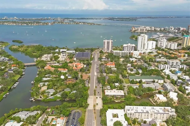 $349,000 | 1650 Pine Tree Lane, Unit 105, Sarasota, FL 34236