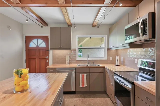 $349,000 | 1650 Pine Tree Lane, Unit 105, Sarasota, FL 34236