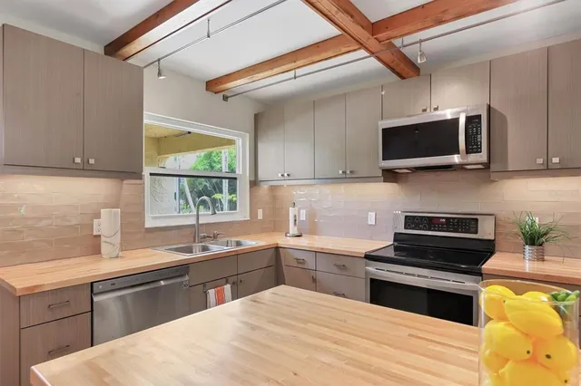 $349,000 | 1650 Pine Tree Lane, Unit 105, Sarasota, FL 34236