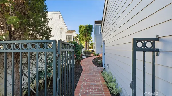 $3,250,000 | 18 Hillsdale Drive, Newport Beach, CA 92660
