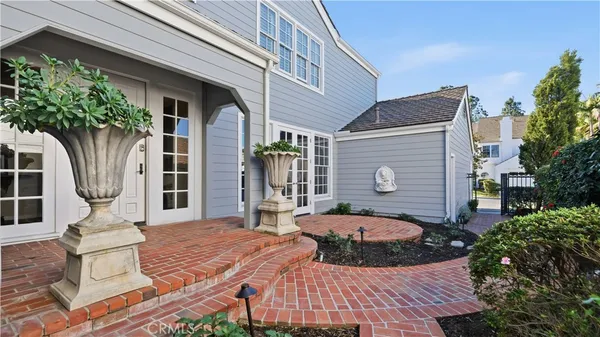 $3,250,000 | 18 Hillsdale Drive, Newport Beach, CA 92660