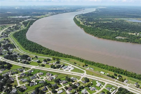 $299,000 | 12853 Highway 23, Belle Chasse, LA 70037