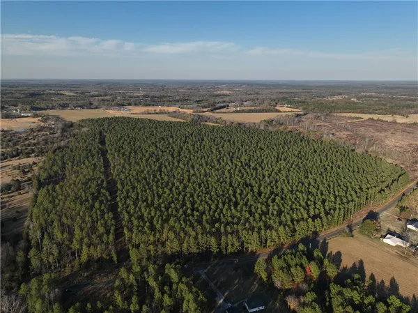 $593,600 | 4 Seneca St Extension, Calhoun Falls, SC 29628