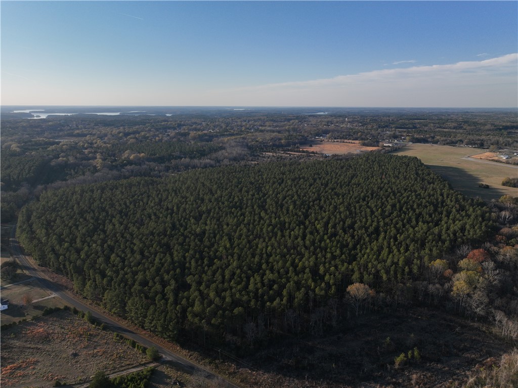 4 Seneca St Extension Calhoun Falls, SC 29628 - Photo 3 of 7