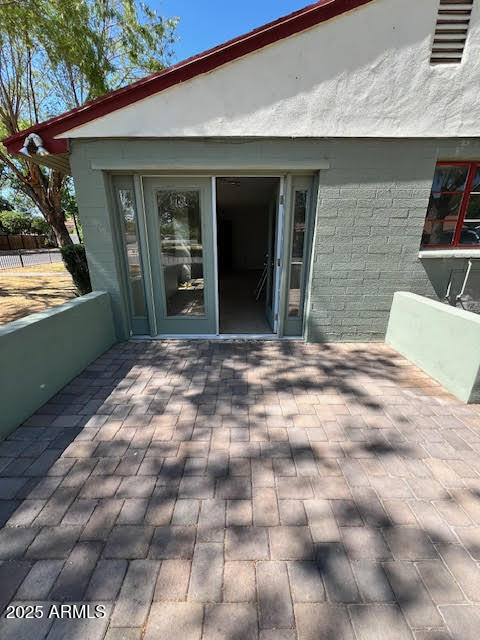 1321 South College Avenue Tempe, AZ 85281 - Photo 2 of 14 a backyard of a house