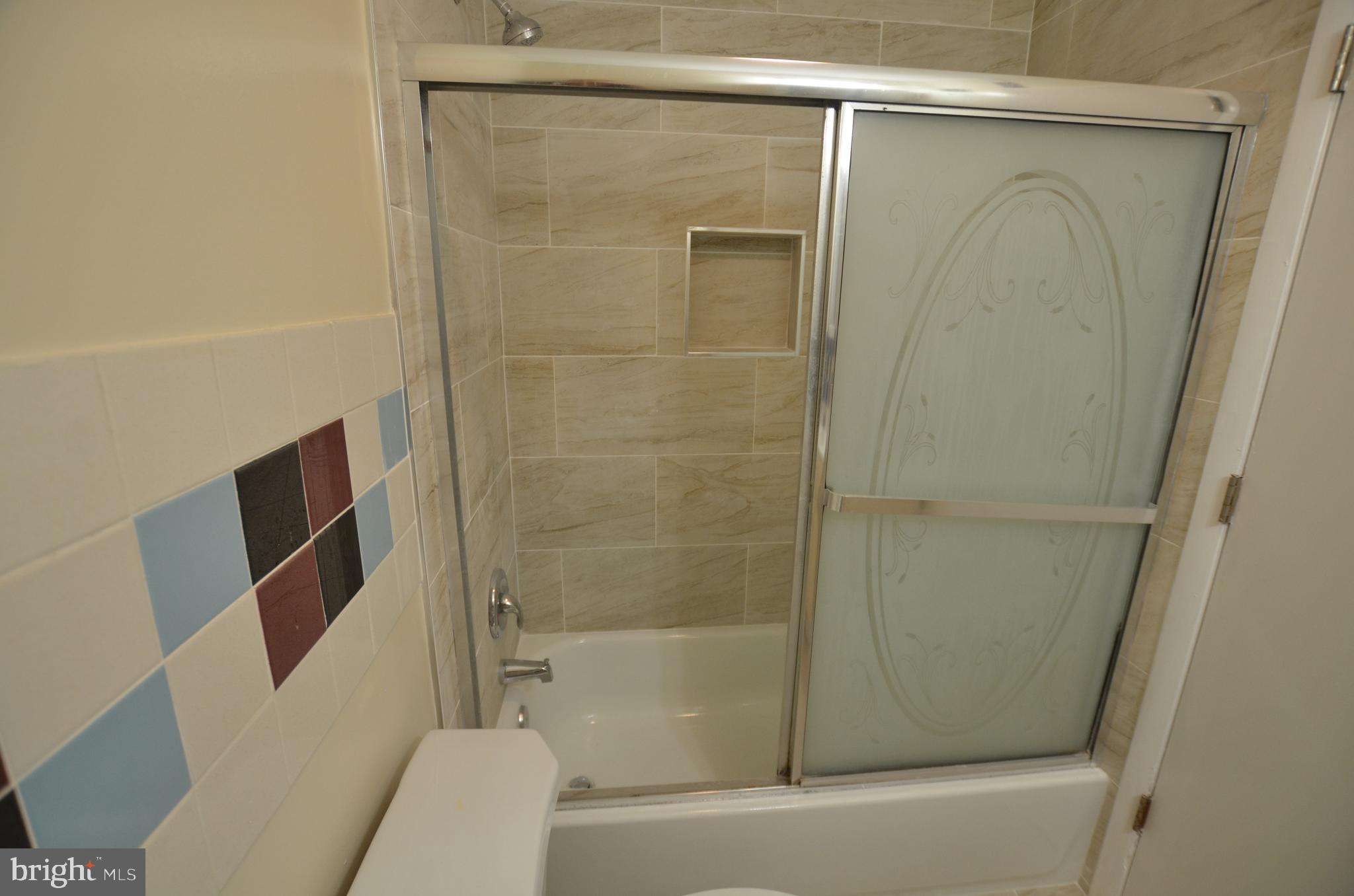 36 Steven Court, Unit 211 Gaithersburg, MD 20877 - Photo 11 of 24 a bathroom with a shower and a toilet