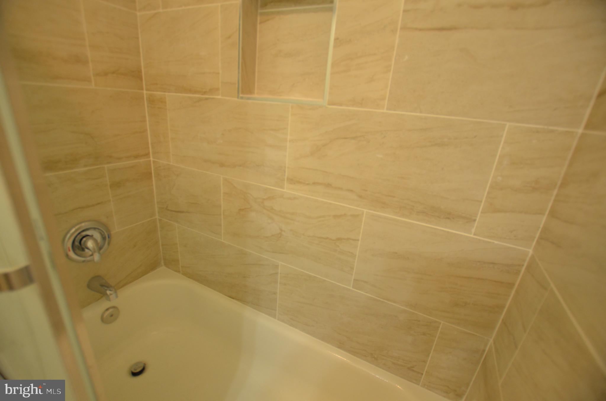 36 Steven Court, Unit 211 Gaithersburg, MD 20877 - Photo 12 of 24 a bathroom with a bathtub