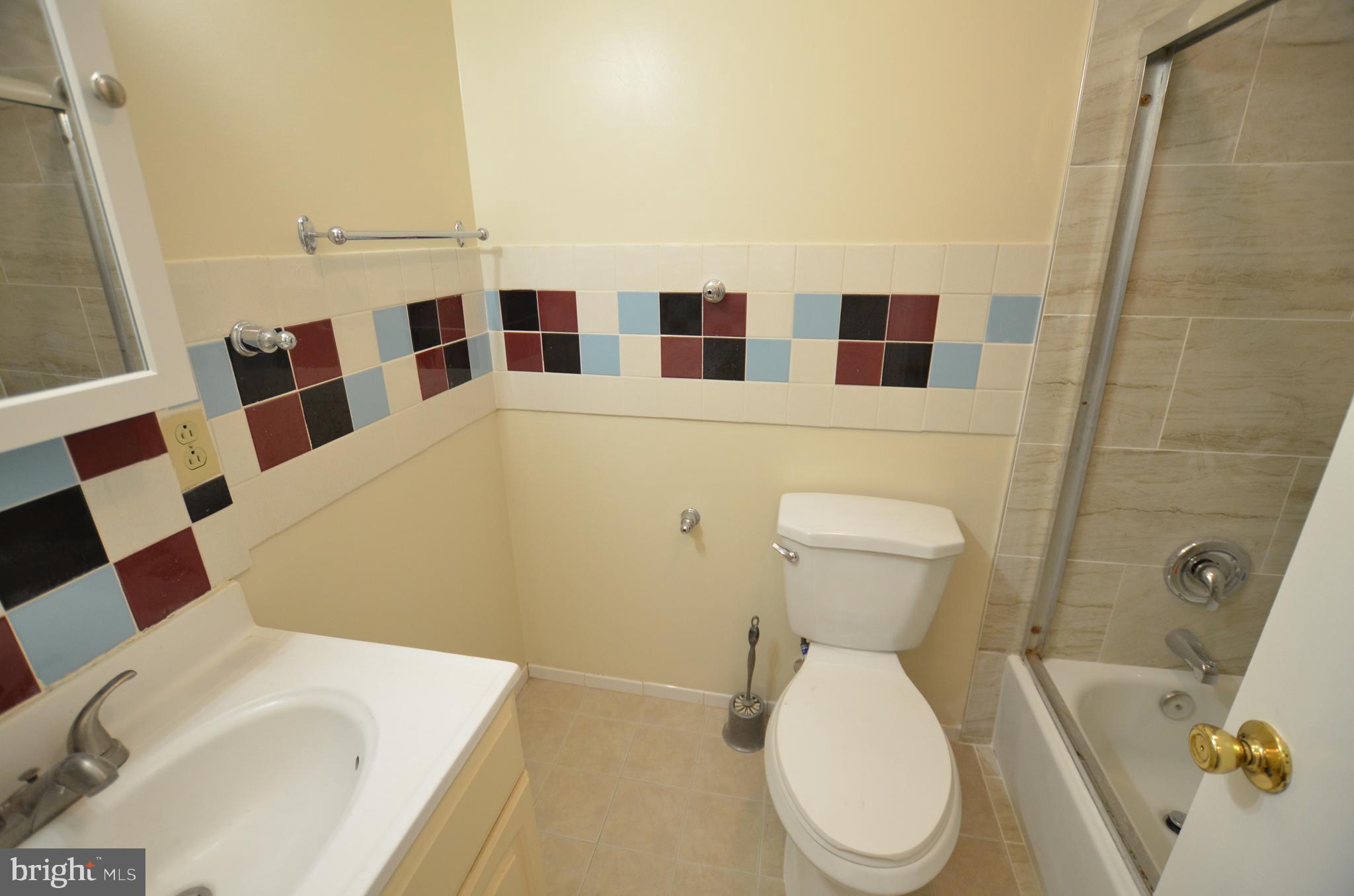 36 Steven Court, Unit 211 Gaithersburg, MD 20877 - Photo 10 of 24 a bathroom with a sink and a toilet