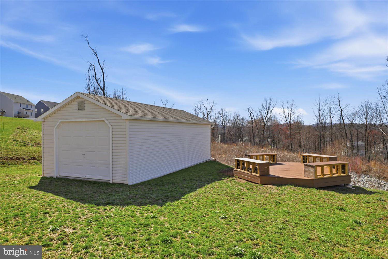 95 Red Maple Drive Etters, PA 17319 - Photo 38 of 42 a backyard of a house with table and chairs