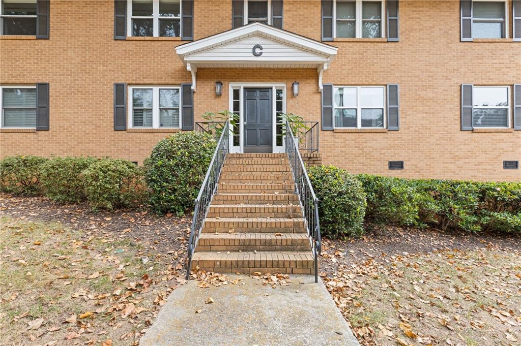 3510 Roswell Road, Unit C2 Atlanta, GA 30305 - Photo 2 of 24 a front view of a house with a garden
