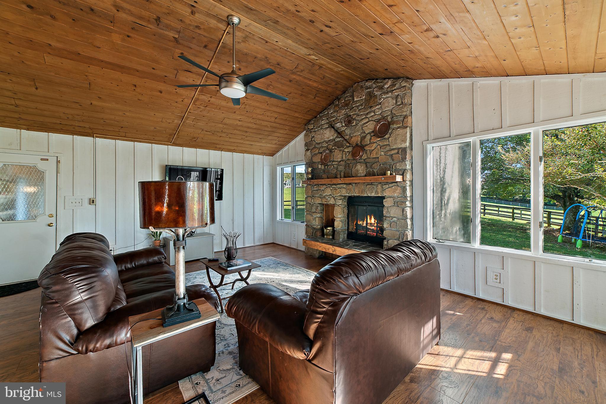 8286 Stable Gate Road Warrenton, VA 20186 - Photo 16 of 52 family room
