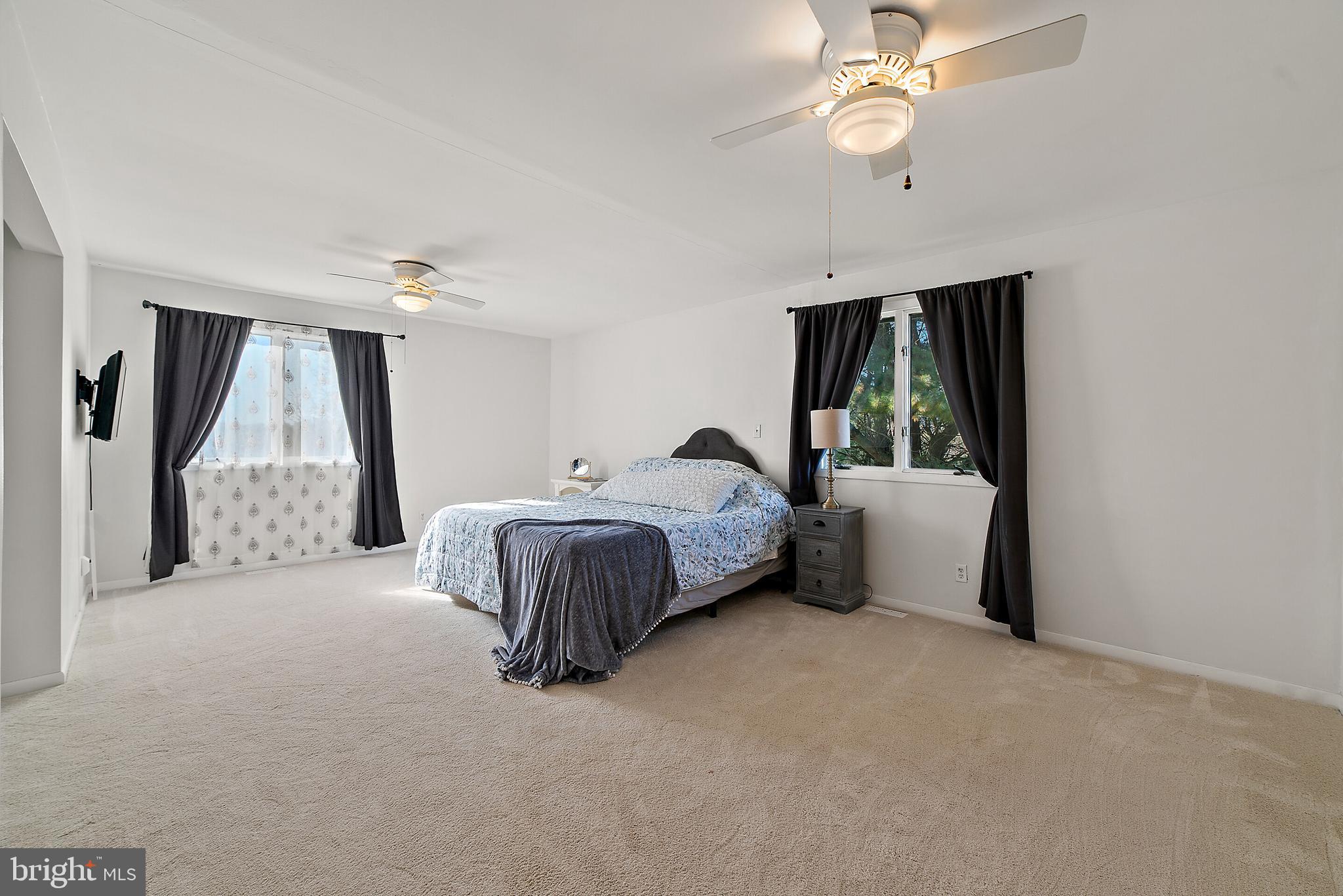 8286 Stable Gate Road Warrenton, VA 20186 - Photo 22 of 52 Master bedroom