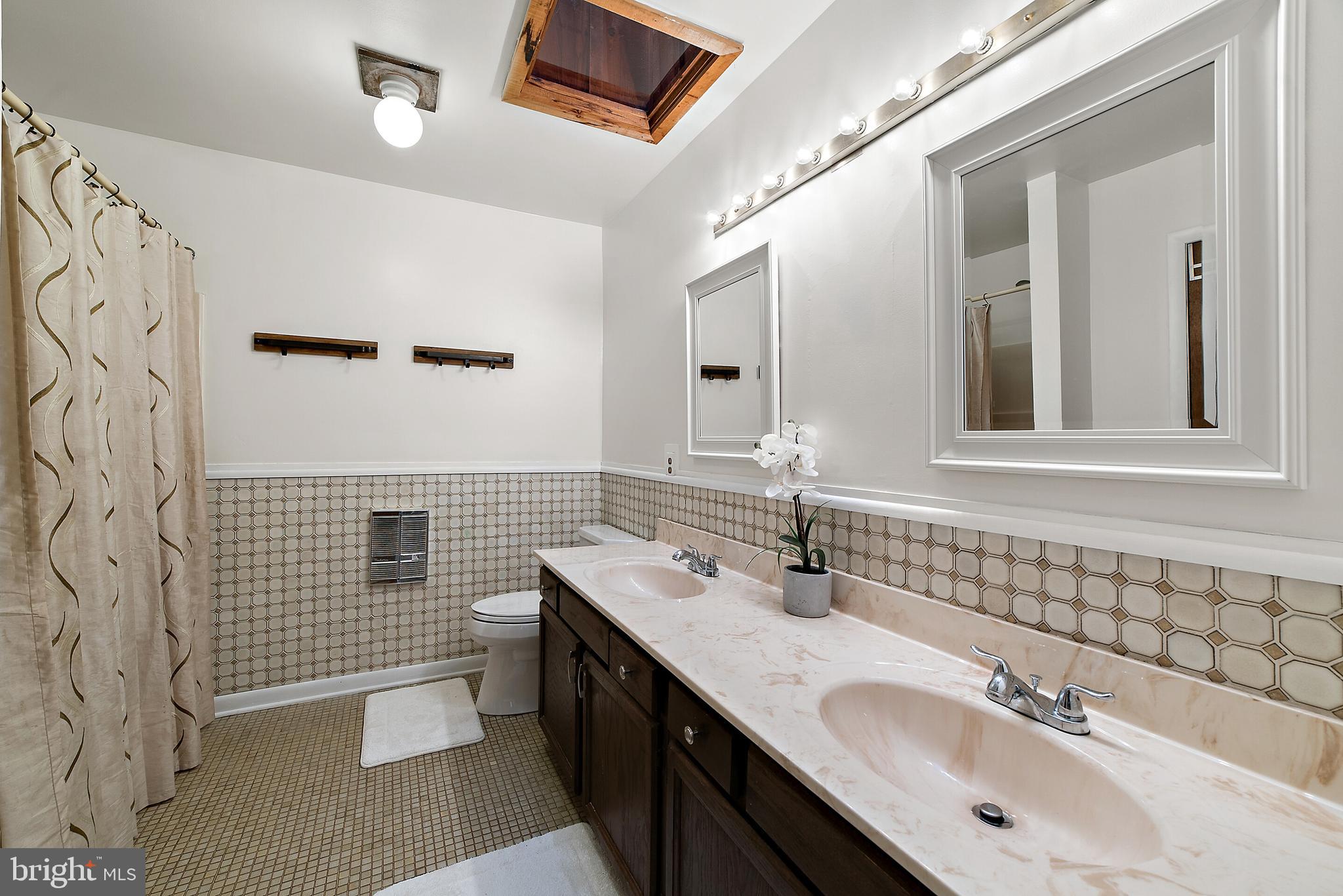 8286 Stable Gate Road Warrenton, VA 20186 - Photo 27 of 52 hall bath