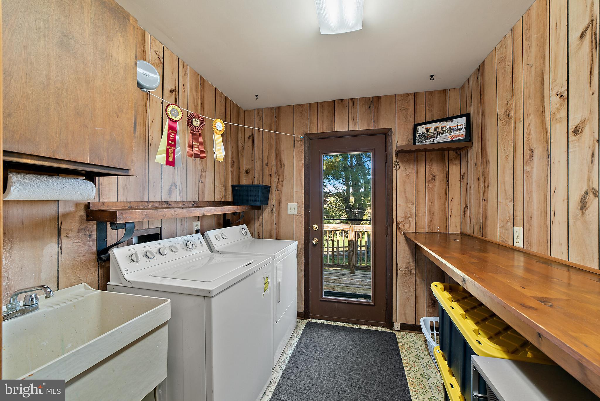 8286 Stable Gate Road Warrenton, VA 20186 - Photo 32 of 52 laundry on main level