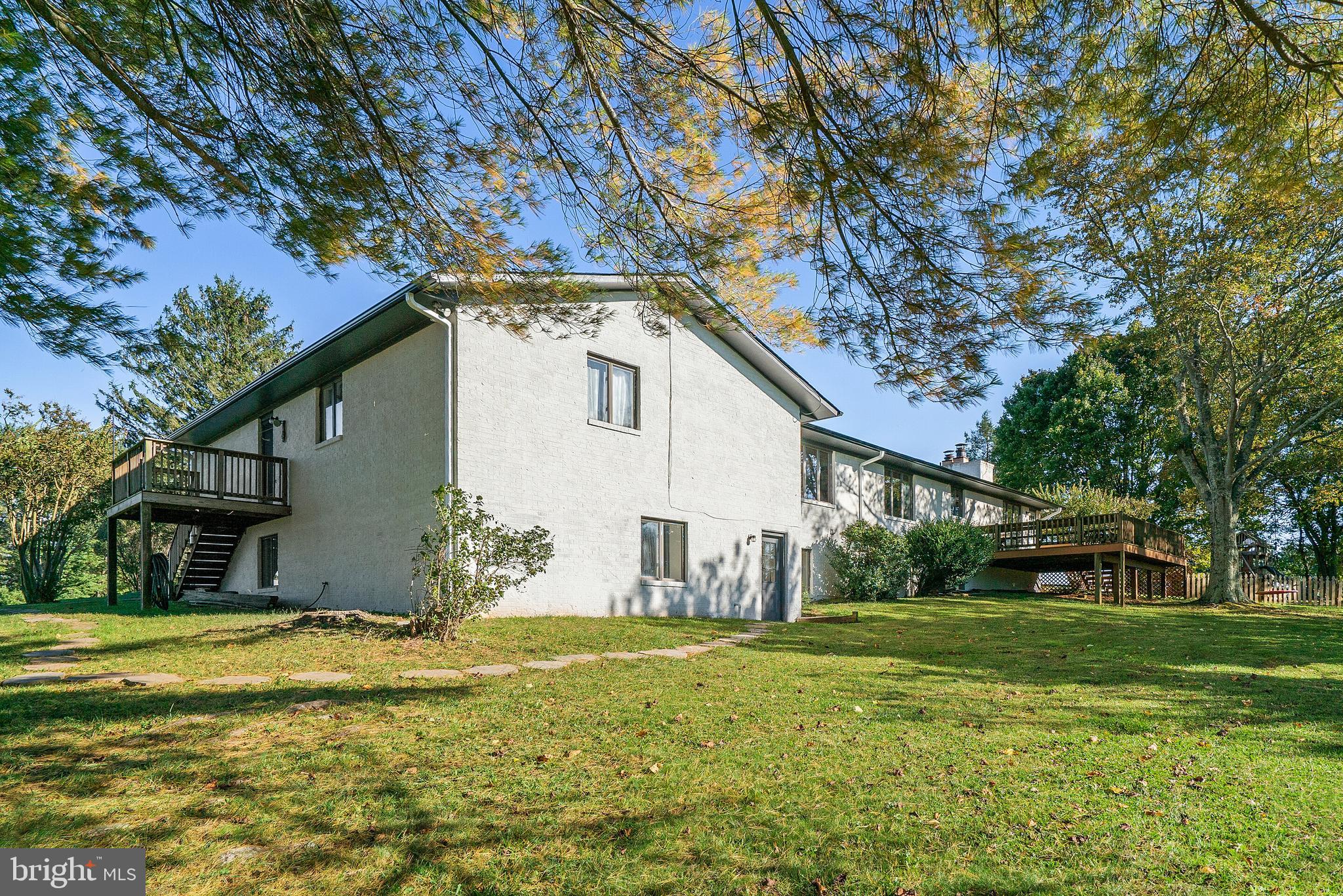 8286 Stable Gate Road Warrenton, VA 20186 - Photo 47 of 52 side yard