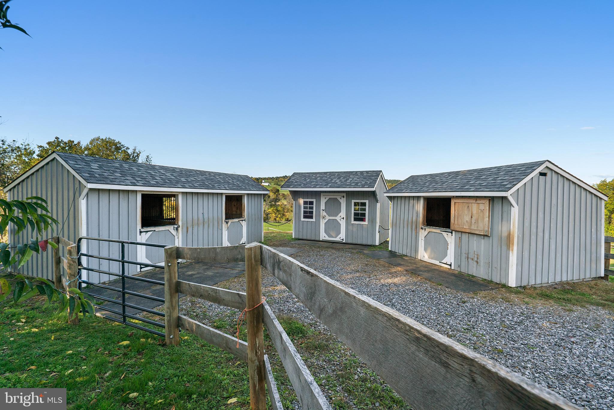 8286 Stable Gate Road Warrenton, VA 20186 - Photo 49 of 52 2 stall barn, tack room, 1 stall barn
