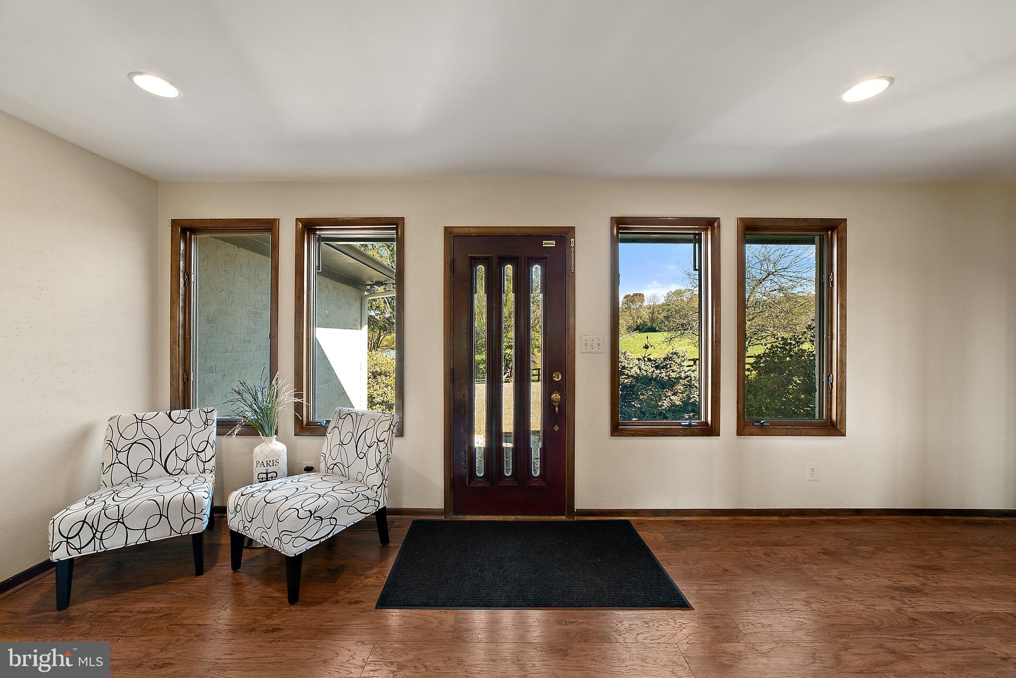 8286 Stable Gate Road Warrenton, VA 20186 - Photo 9 of 52 foyer