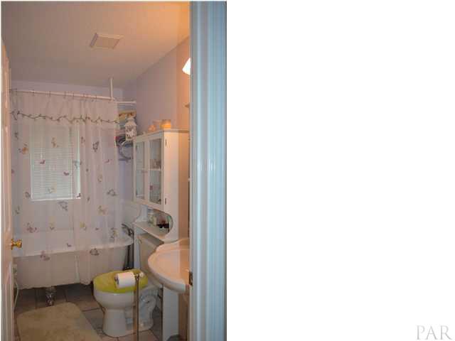 6615 Frank Reeder Road Pensacola, FL 32526 - Photo 9 of 13 Guest bath - beautiful claw tub
