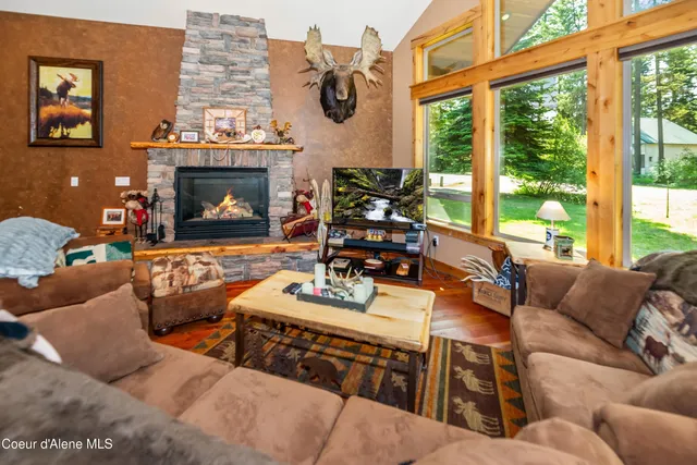 $820,000 | 209 West Missouri Street, Coolin, ID 83821