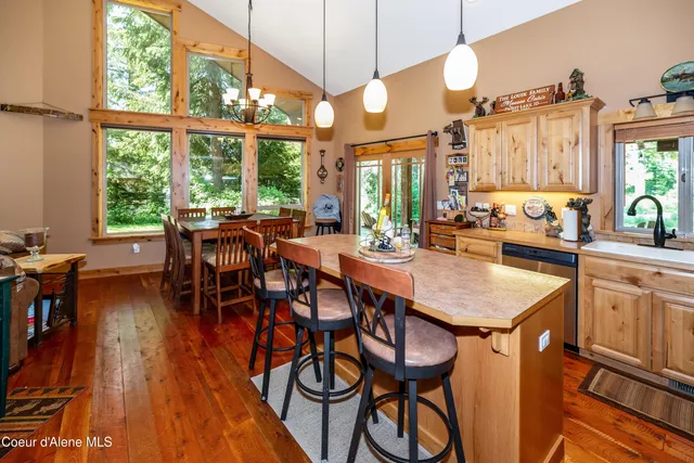 $820,000 | 209 West Missouri Street, Coolin, ID 83821