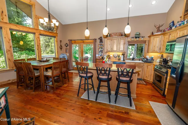 $820,000 | 209 West Missouri Street, Coolin, ID 83821